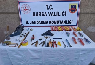 Bursa'da Ormanda Yakalanan Kaçak Defineciler
