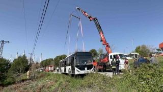 Çanakkale'de Özel Halk Otobüsü Kaza Yaptı