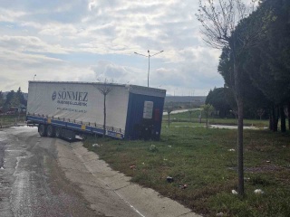 Çanakkale'de Tırın Dorsesi Çıktı