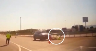 Cip sürücüsü polise çarptıktan sonra kaçtı, sonrasında yakalandı