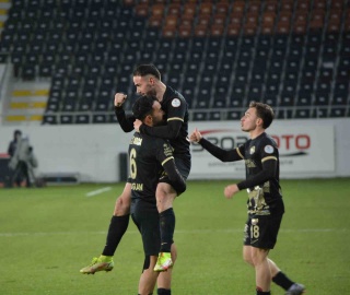Çorum FK, Manisa FK'yı Evinde 3-2 Yendi