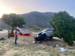 Çorum'da İki Otomobil Çarpıştı