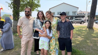 Demet Akalın'dan İznik'te Hayranına Sürpriz Jest