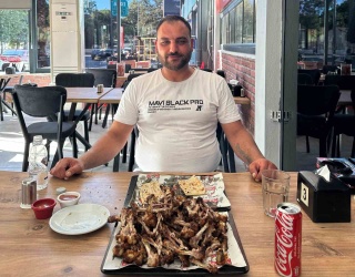 Denizli'de Kanat Yeme Yarışmasında Rekor Kırıldı!