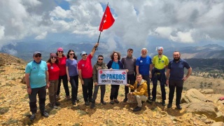 Denizlili Dağcılar Sandras Dağı'na Türk Bayrağı Açtı