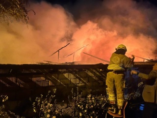 Derbent Mahallesi'nde Ev Yangını: Tamamen Kullanılamaz Hale Geldi