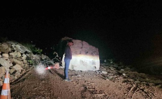 Dev Kayanın Yol Açtığı Tehlike: Kastamonu-Bartın Yolu Geçici Olarak Kapatıldı