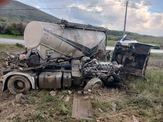 Doğanşehir'de Kontrolden Çıkan Tanker Tarlaya Devrildi