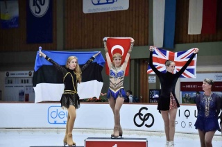 Dünya Şampiyonu Buz Pateni Sporcusu Naz Arıcı'nın Büyük Başarısı