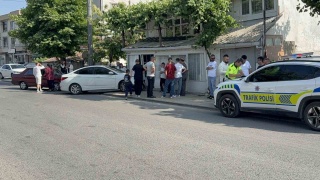 Düzce'de İki Otomobilin Çarpıştığı Kaza Ev Duvarında Sonlandı