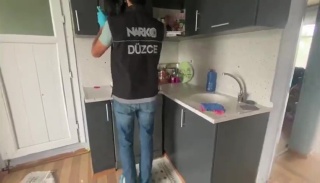 Düzce'de Narkotik Operasyonları: Tutuklamalar ve Ele Geçirilen Maddeler