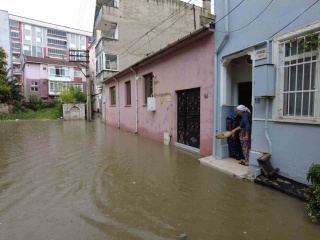 Edirne'de Sağanak Yağış Yolları Göle Çevirdi