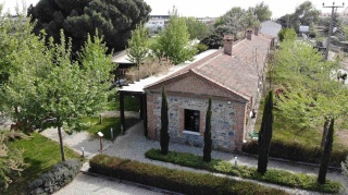 Edremit Belediyesi'nin İmamoğlu ailesine kiraladığı tarihi bina işgal altında