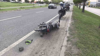 Ehliyetsiz Motosiklet Sürücüsü Polisten Kaçarken Kaza Yaptı