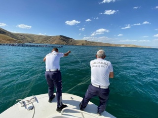 Elazığ'da Kaçak Avlanan Balıklar Kurtarıldı