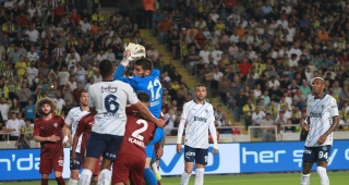 En Nesyri'nin Kaleye Yaptığı Kafa Vuruşu ve Diğer Pozisyonlar