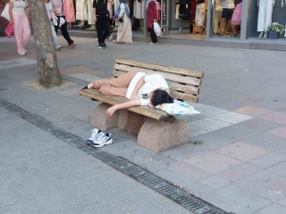 Eskişehir'de Sıcaktan Bunalan Gençten İlginç Görüntü