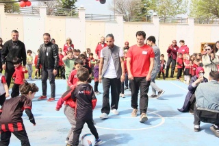 Eskişehirspor Futbolcuları Engelliler Haftası'nda Okulu Ziyaret Etti