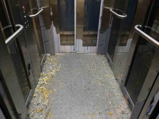 Etimesgut Üst Geçidindeki Asansör Çöpleri