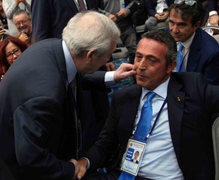 Fenerbahçe Divan Kurulu'nda Eski Başkanlar Arasındaki Dikkat Çeken Diyalog