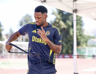 Fenerbahçe'nin Yeni Golcüsü Jhon Duran İlk Antrenmanını Yaptı