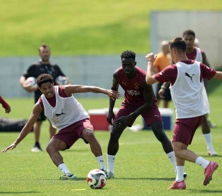 Galatasaray Sezonun İlk Maçına Hazırlanıyor