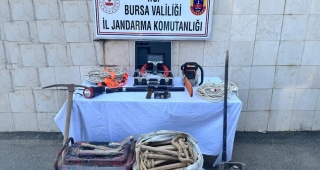 Gemlik İlçesinde Kaçak Kazı Yapan 4 Kişi Yakalandı