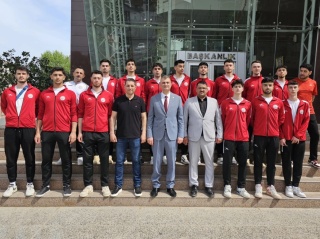 Gölcük Belediyespor Genç Erkek Voleybol Takımı Bilecik'te Turnuvaya Katılmak İçin Yola Çıktı