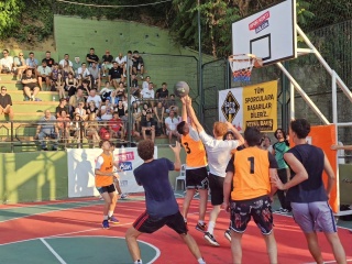 Gölcük’te Sokak Basketbolunda Renkli Anlar