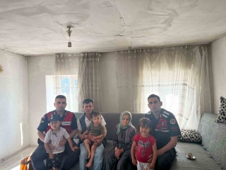 Gördes'te Bayramda Şehit Ailelerine Anlamlı Ziyaret