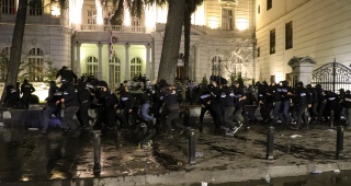 Gürcistan'da Özgürlük Meydanı'nda Protestolar ve Hükümet Yanıtı