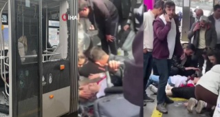 Haramidere'de Metrobüs Kazası: 1 Ölü, 21 Yaralı