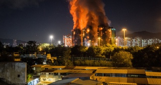 Hong Kong'da Yükselen Alevler: Büyük Yangın Felaketi