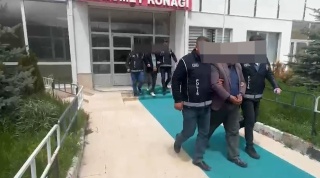 İllegal Göçmenler Yakalandı: Türk Vatandaşları Tutuklandı