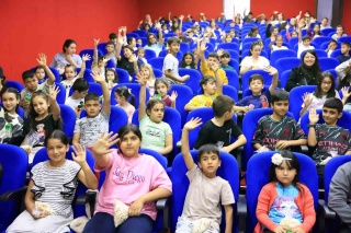 İncirliova Belediyesi tarafından düzenlenen çocuk sinema etkinliği