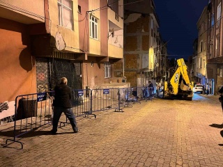 İstanbul Bağcılar'da Toprak Kayması Sonucu 5 Katlı Bina Hasar Gördü