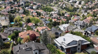İstanbul Büyükşehir Belediyesi'ne Yönelik Yolsuzluk Soruşturmasında Tutuklanan Murat Ongun'un Villası Görüntülendi