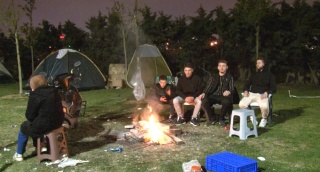 İstanbul Depremi Sonrası Vatandaşlar Parklarda Çadırda Kalmaya Devam Ediyor