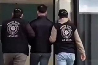 İzmir'de Hırsızlık Şüphelileri Güvenlik Timleri Tarafından Yakalandı