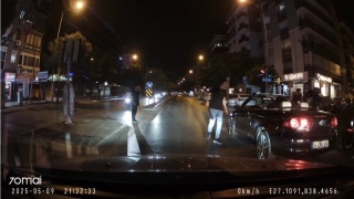 İzmir'de Trafikte Çıkan Tartışmada Döner Bıçak Kullanan Şahıs Yakalandı