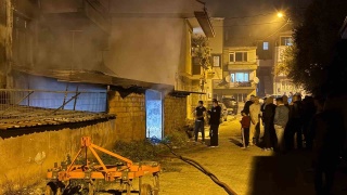 İznik'te Tarım Makinesi Deposu Yangını Panik Yarattı