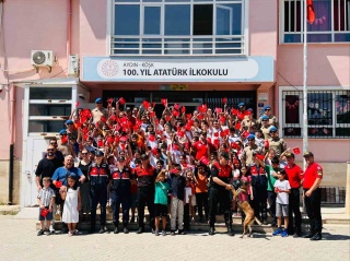 Jandarma'nın Sürpriz Ziyareti: Öğrencilerle Unutulmaz Anlar