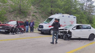 Karabük'te Kafa Kafaya Çarpışma: 8 Kişi Yaralandı