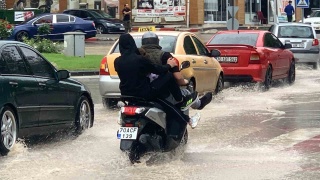 Karaman’da Aniden Başlayan Yağmur Yolları Göle Çevirdi