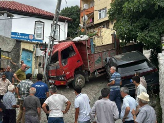 Kastamonu'da Korkutan Kamyon Kazası: Şans Eseri Yaralanan Olmadı