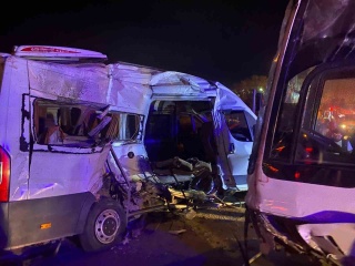 Kemalpaşa'da Korkutan Kaza: 15 Yaralı