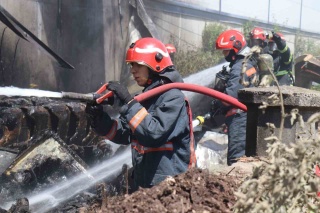 Keresteciler Sanayi Sitesi'nde Korkutan Fabrika Yangını