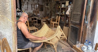 Kıbrıs'ta Bir El Sanatı: Hasır İskemle Üretimi