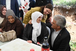 Kırıkkale Valisi Mehmet Makas ve eşi Anneler Günü etkinliğinde annelerle buluştu