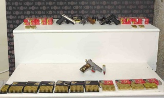 Kırıkkale'de Kaçakçılıkla Mücadele: Silahlar ve Kaçak Ürünler Ele Geçirildi